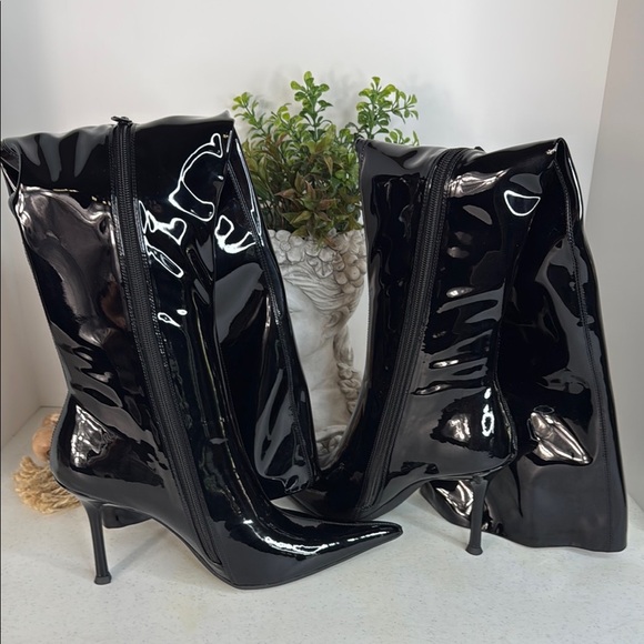 Jeffrey Campbell
Pushover/Over The Knee Black Patent Boots Sz 8.5 - Picture 7 of 10